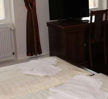 Adlernest Otel 3*